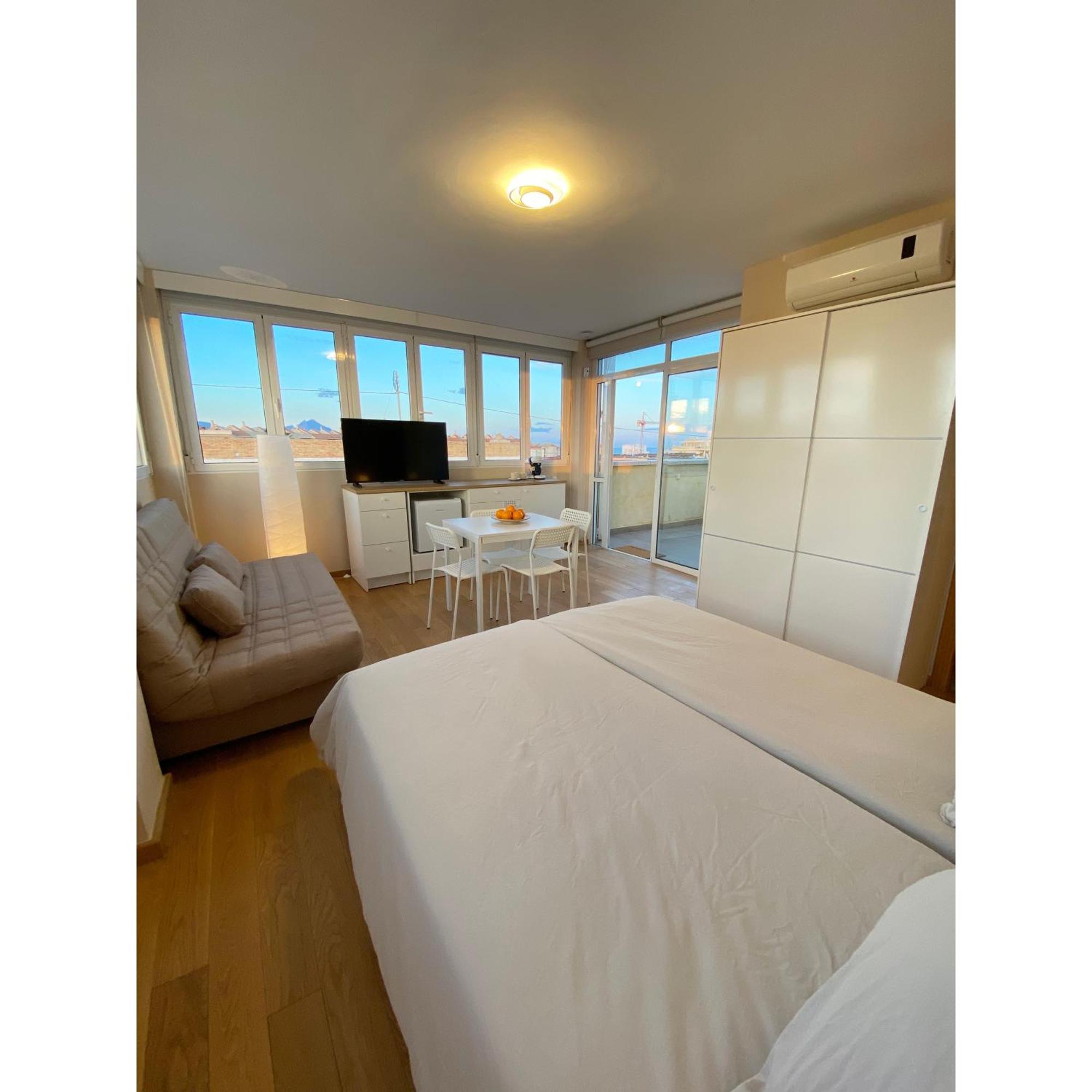 דירות אל קאמפיו Attic With Great Terrace Close To The Sea מראה חיצוני תמונה